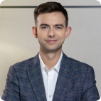 https://e8y3g8u9.delivery.rocketcdn.me/wp-content/uploads/2025/06/Krystian-Bartczak.png